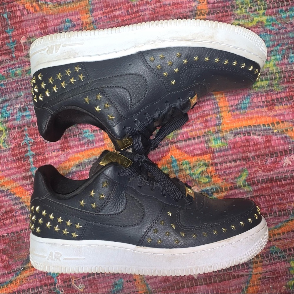 Nike black star studded